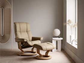 Mayfair Classic Chair &#038; Stool Lifestyle
