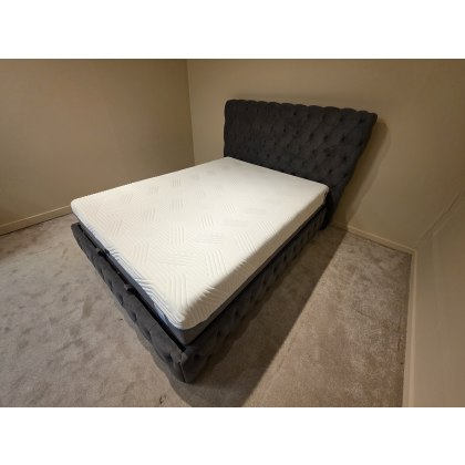 MILA 5'0" OTTOMAN AND BUTTONED HEADBOARD IN GREY VELVET