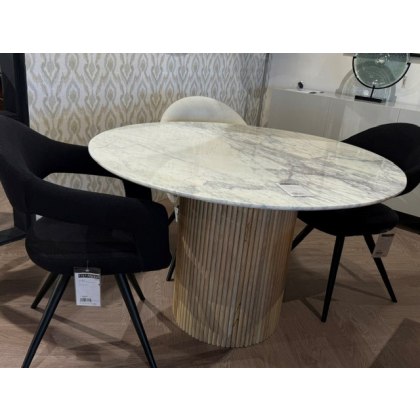 Raffi Table + 4 Chairs