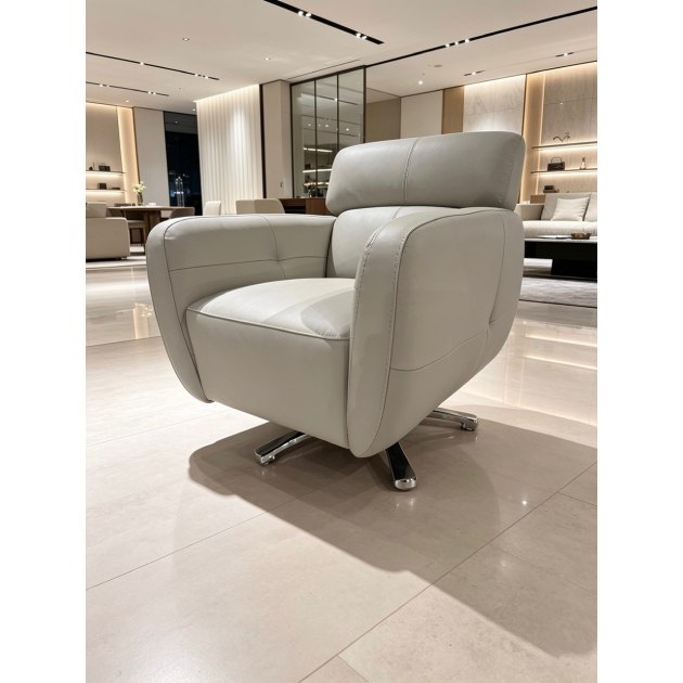 Tullio Swivel Chair in Leather