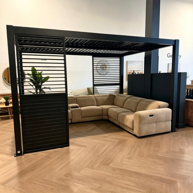 Messina Pergola & x2 swivel louvre screens