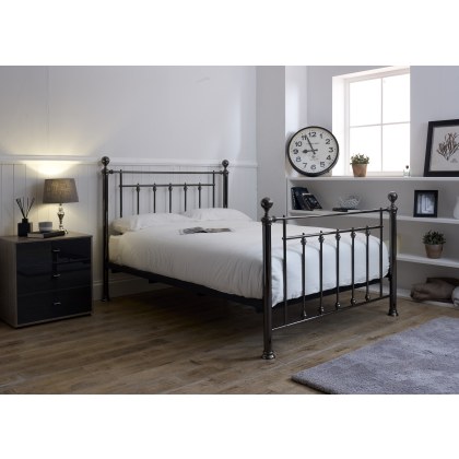 Laura 5'0 King Crystal Finials Bedframe