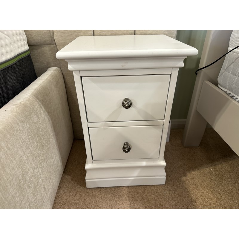 Viggo Bedroom Narrow Bedside Cabinet in White Viggo Bedroom Narrow Bedside Cabinet in White