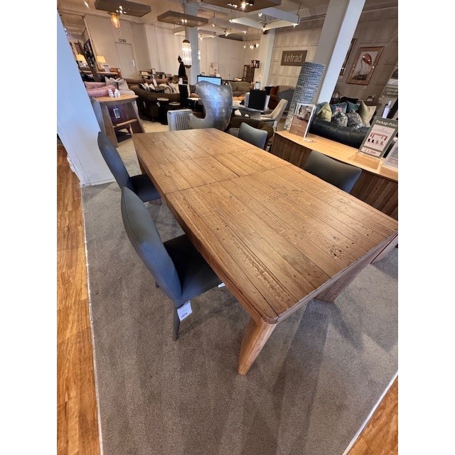 Theo Extending Dining Table with 4x Lindsay Dining Chair Theo Extending Dining Table with 4x Lindsay Dining Chair