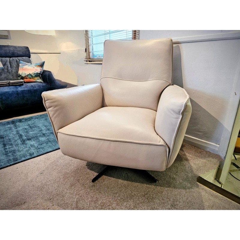 Myla Swivel Chair in Leather Myla Swivel Chair in Leather