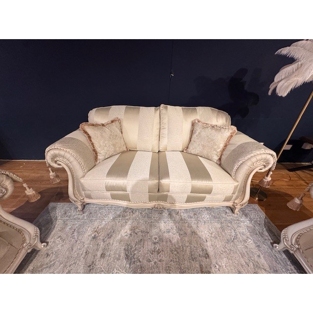 GASCOIGNE CARRARO 2.5 SEATER AND 2 X CARRARO ARMCHAIRS GASCOIGNE CARRARO 2.5 SEATER AND 2 X CARRARO ARMCHAIRS