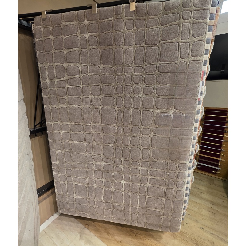 LUXURY DESIGNER HAND-TUFTED RUG 180 X 120 CMS LUXURY DESIGNER HAND-TUFTED RUG 180 X 120 CMS