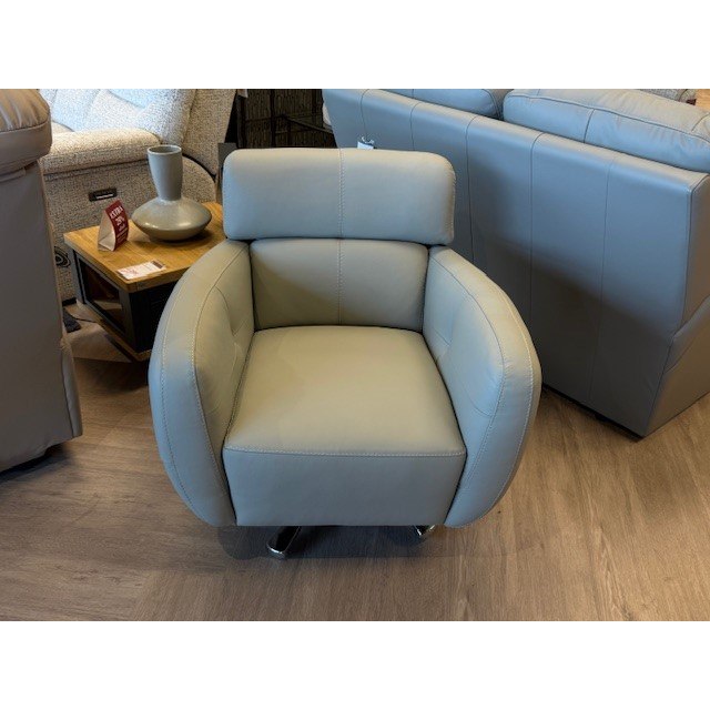 Tullio Leather Swivel Chair Tullio Leather Swivel Chair