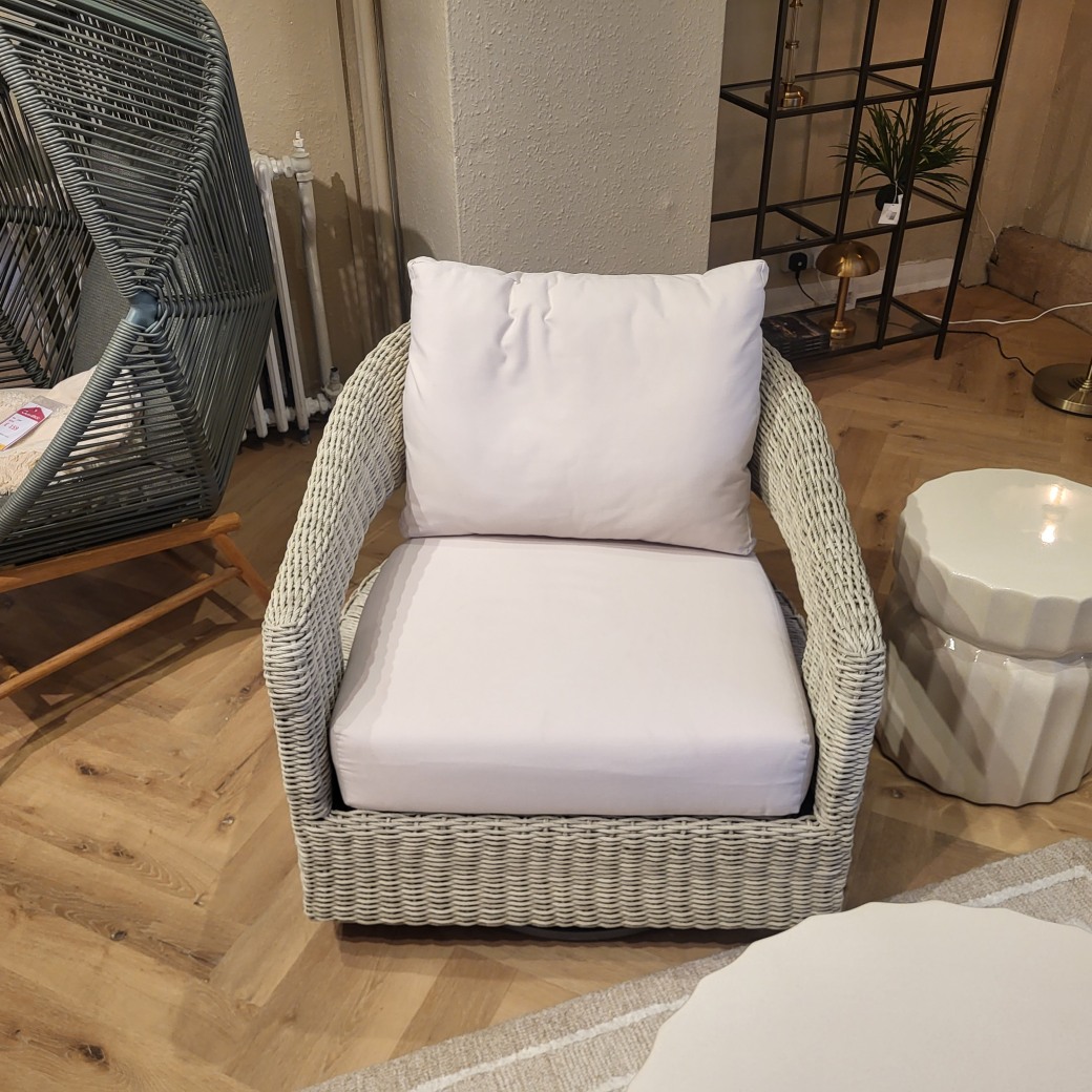 Hvar 3 seater and 2 x chairs Hvar 3 seater and 2 x chairs