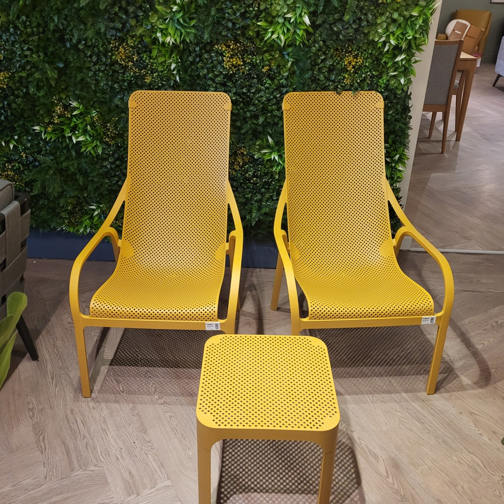 Nardi lounge chairs x2 plus 40cm table Nardi lounge chairs x2 plus 40cm table