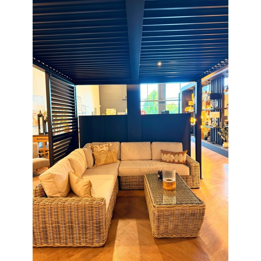 Messina Pergola with x2 Swivel Louvre Screen Messina Pergola with x2 Swivel Louvre Screen
