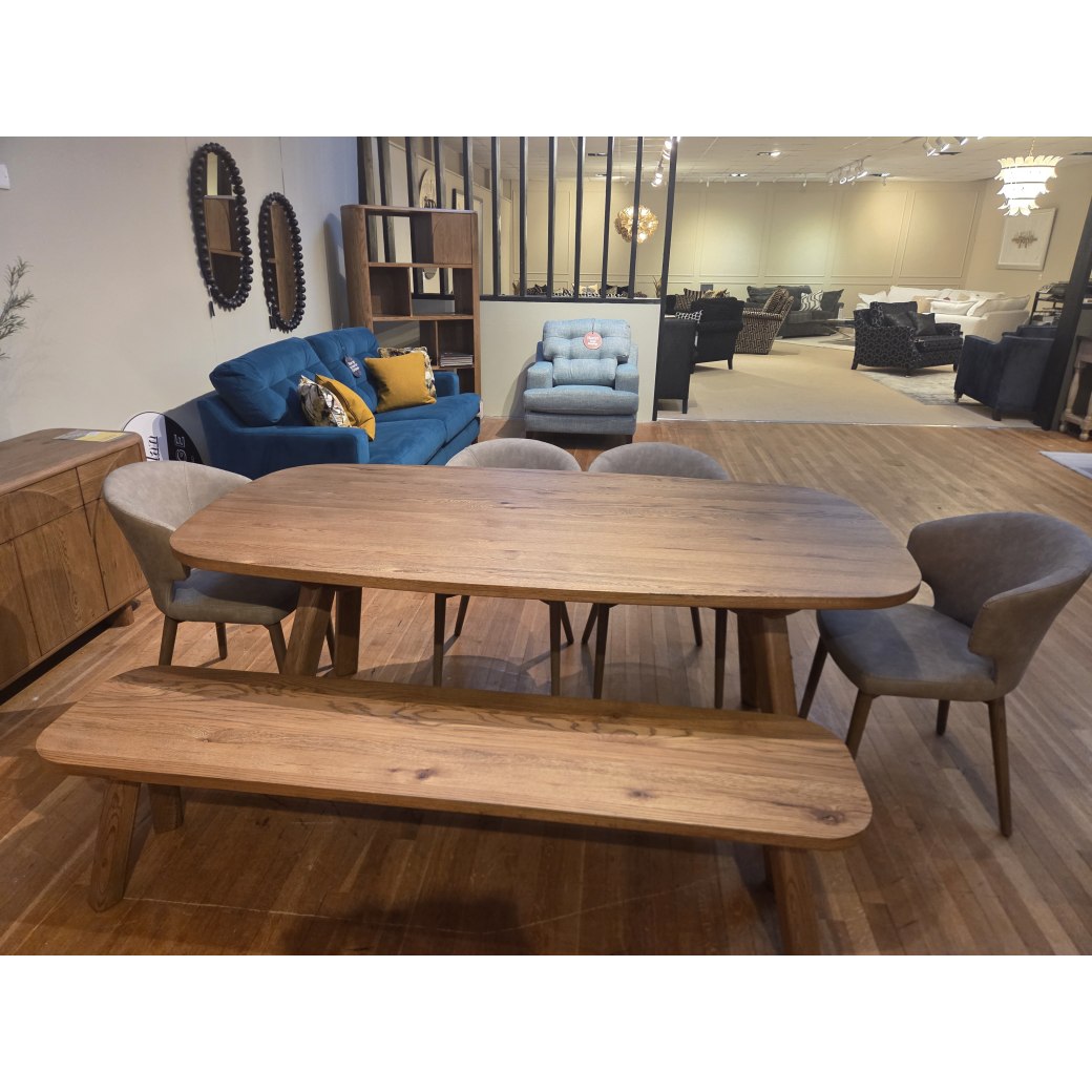 Casper Dining table and 4 Wren Chairs Plus Bench Casper Dining table and 4 Wren Chairs Plus Bench