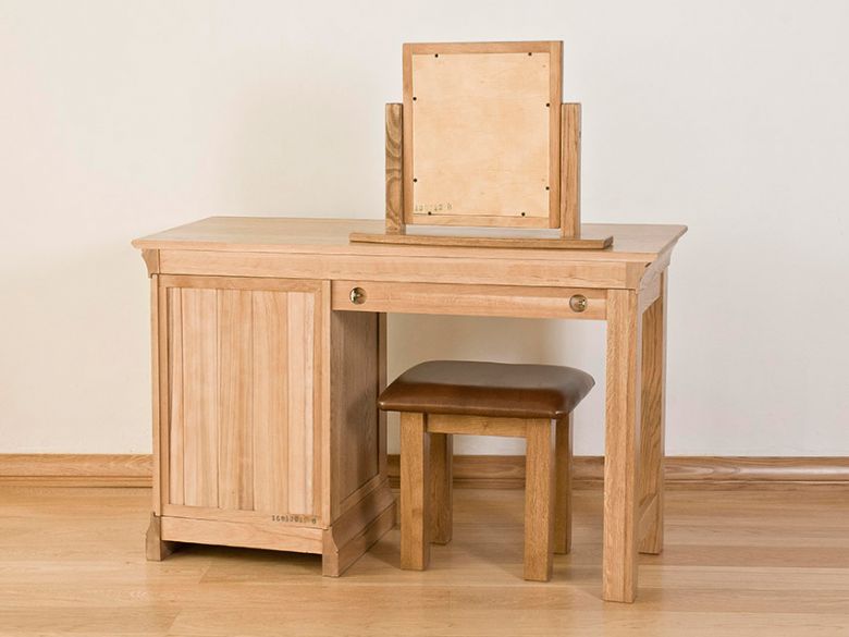 Padbury oak dressing table with drawers